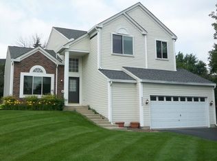 250 Aberdeen Dr, Algonquin, IL 60102