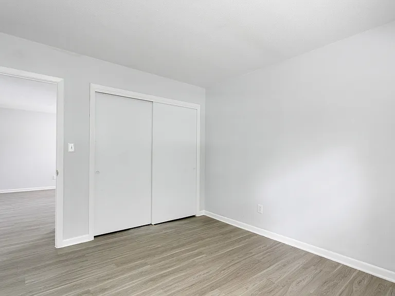 318 E Dakin Ave #8 — Photo 12