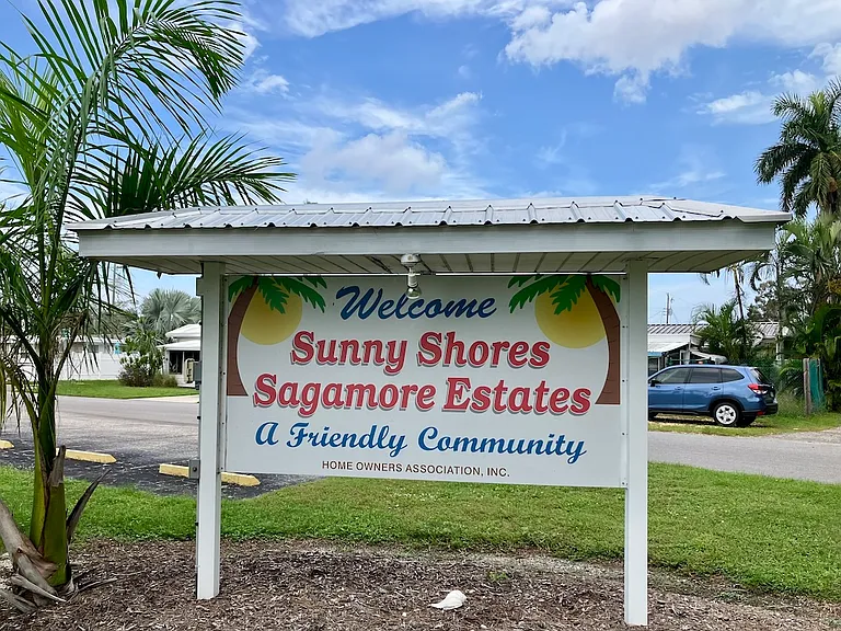 Sunny Shores is a very friendly neighborhood built around beautiful Sunny Shores Park