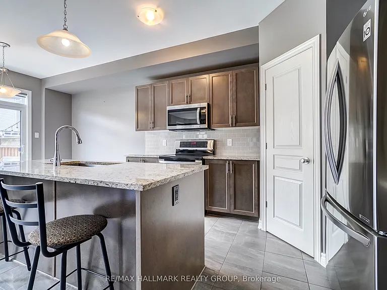 1110 Beckett Cres — Photo 16