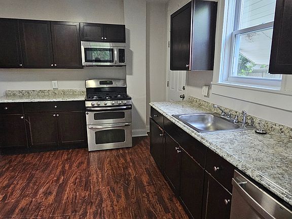 4th image of 722 E 41st St
