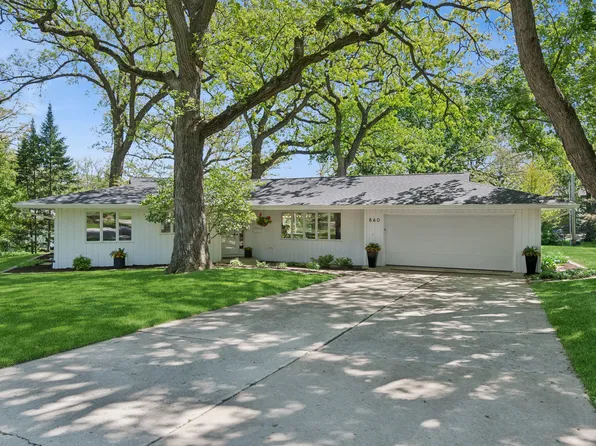 840 Hawthorne Dr, Naperville, IL 60540