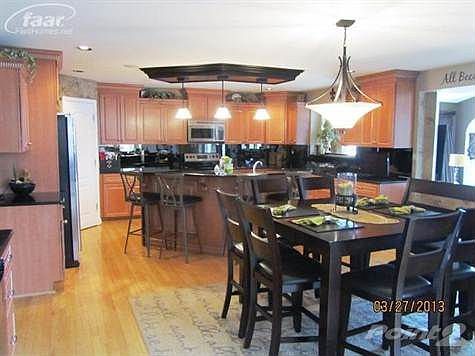 Breakfast Seating & Dining Space
