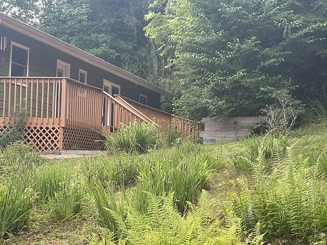 205 Canterbury Ln — Photo 25