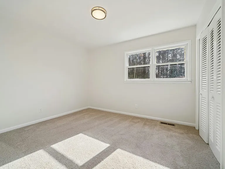 1409 Medina Ln — Photo 7