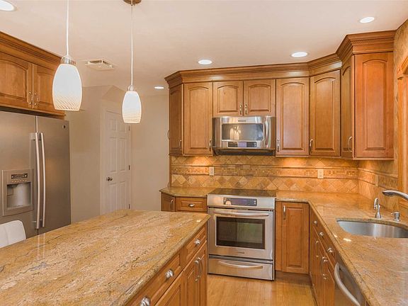3rd image of 15 Murfield Pl