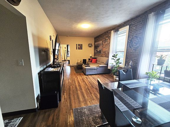 2nd image of 168 Pearl St