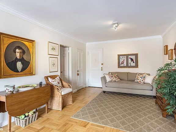 4th image of 150 E 61st St APT 9F