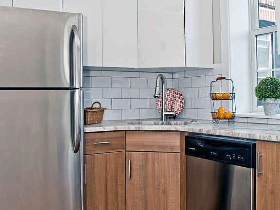 2nd image of 11 Cricket Ave #6163056