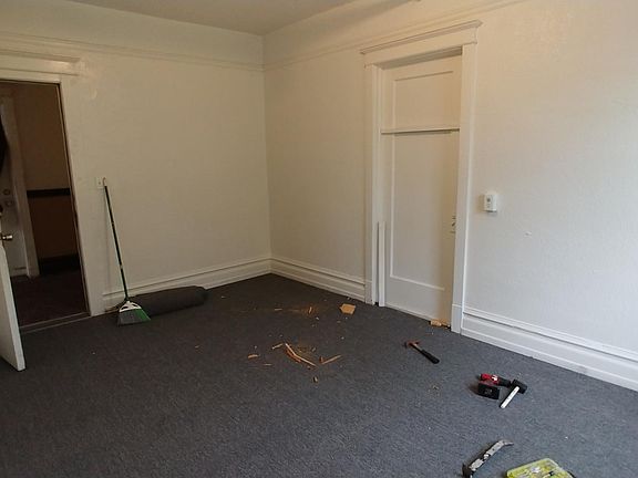 4th image of 37 S Aurora St #34