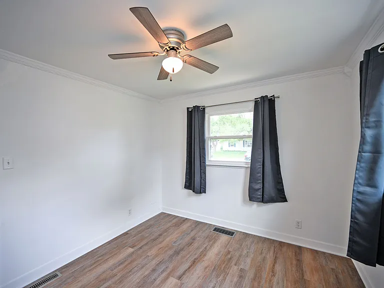409 Glenn St — Photo 16