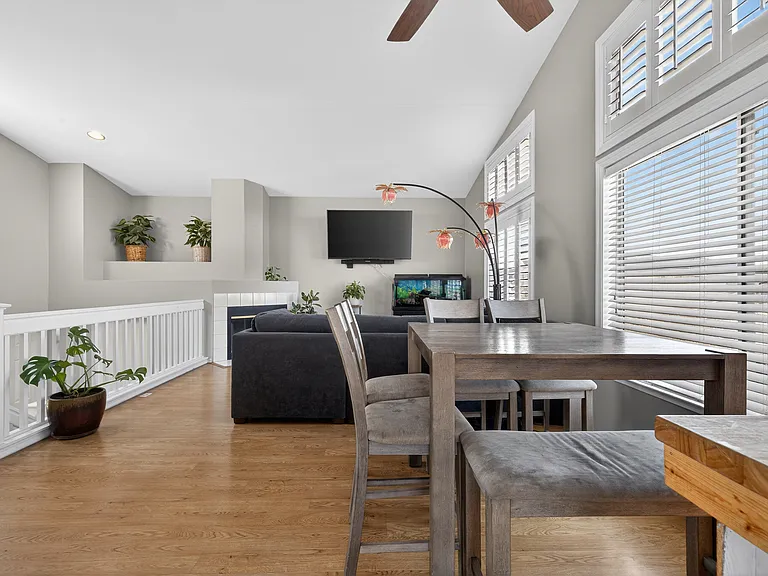 2133 Fairfax Pl — Photo 2