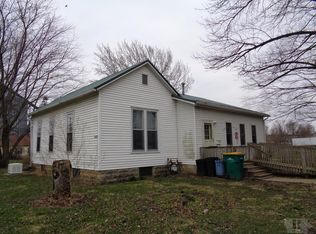 115 W Maple St, Stronghurst, IL 61480