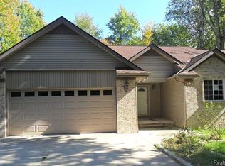 7245 Ozga St, Romulus, MI 48174