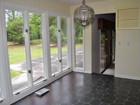 4th image of 29 Pine Forest Dr