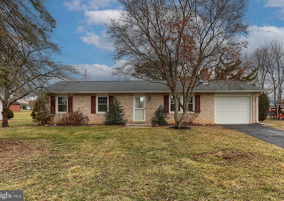 1st image of 18 Laurel Dr