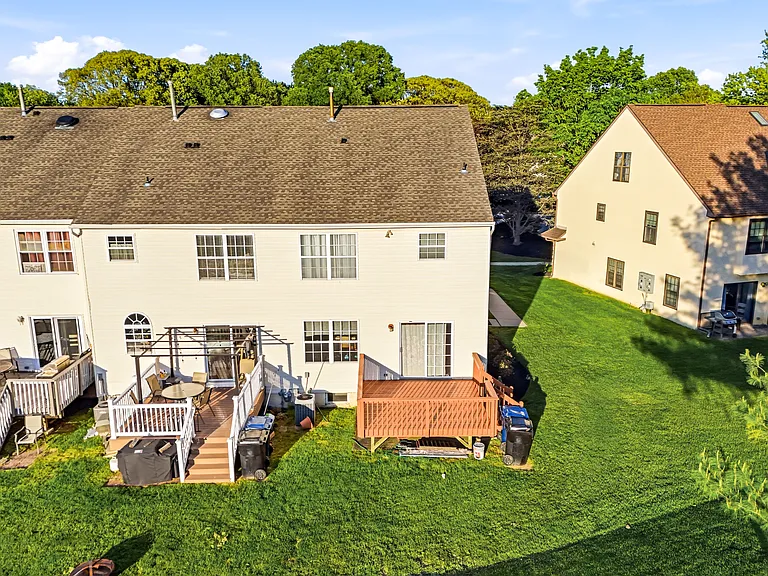 327 Allens Ln — Photo 34