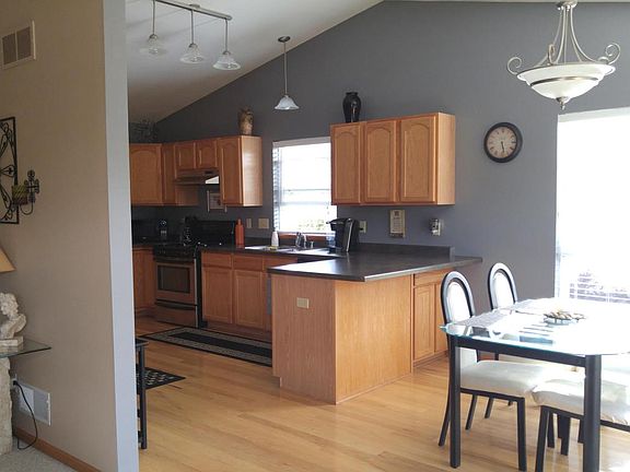 3rd image of 1190 Orchard Cir