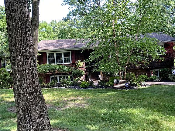 2nd image of 10 Twin Brooks Dr