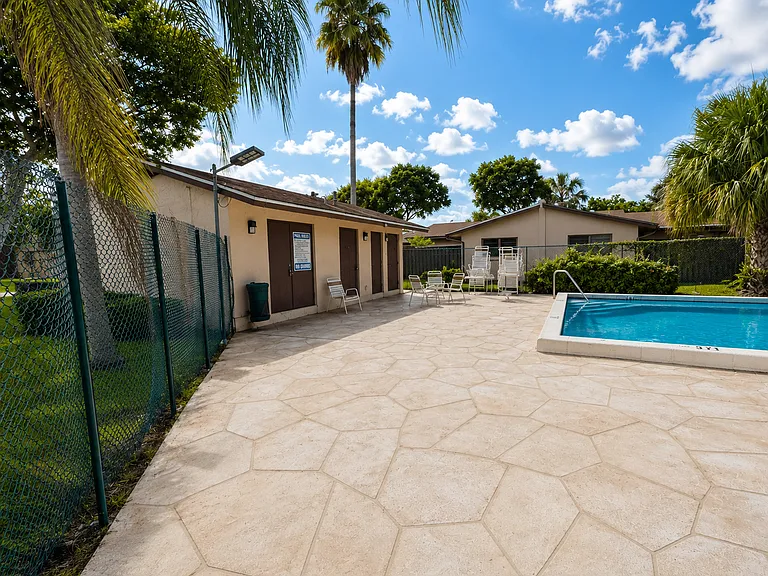 22384 Palomita Dr — Photo 38