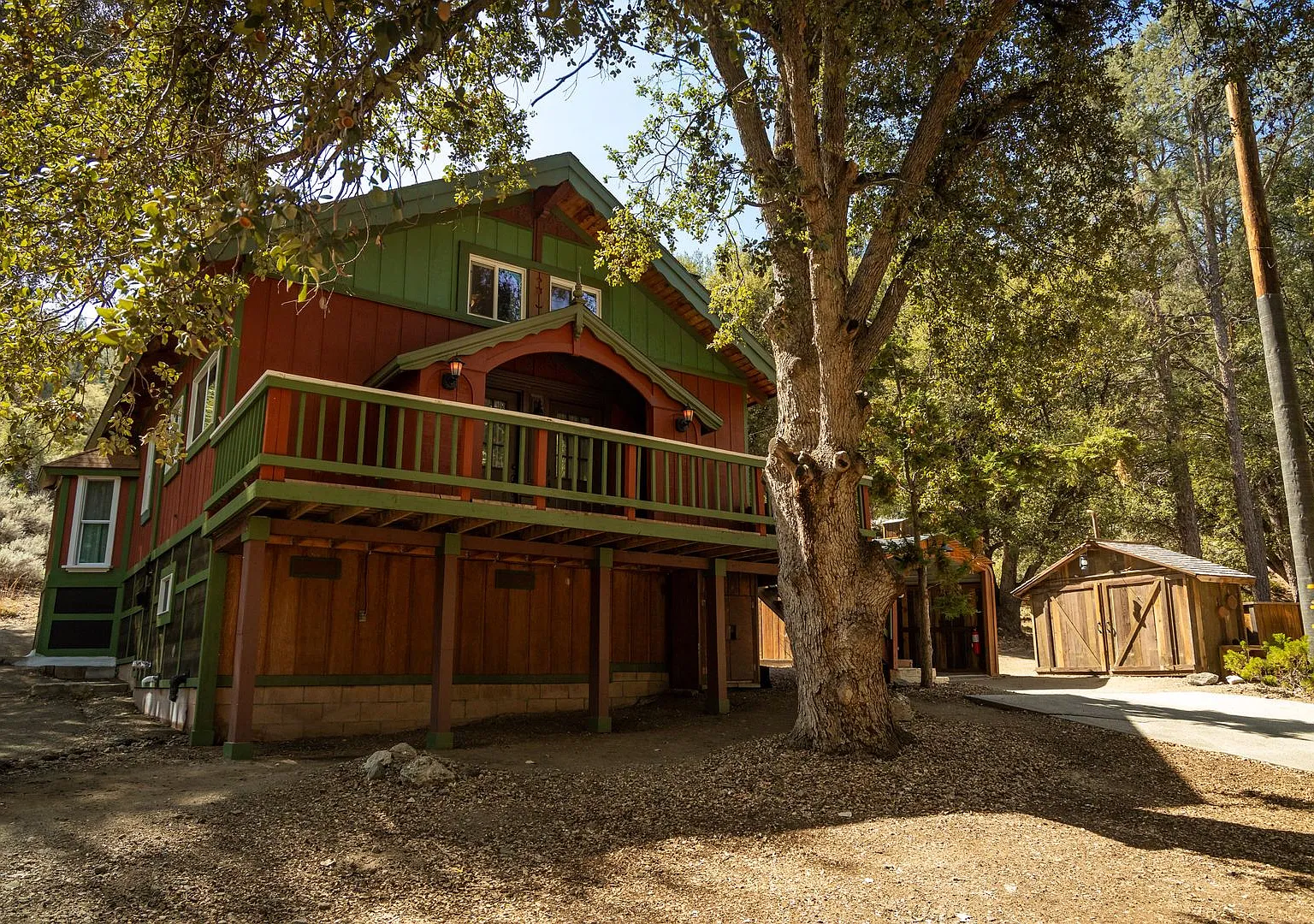 Furnished Custom Cabin in Pine Mountain Club | 2BR + Loft/Study | Deck, Sound System & Mountain C... — Photo 1