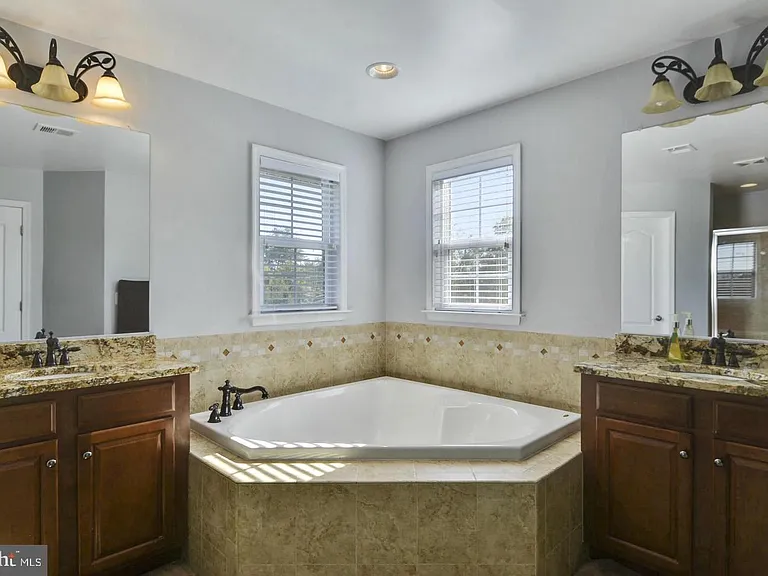 42977 Thornblade Cir — Photo 16