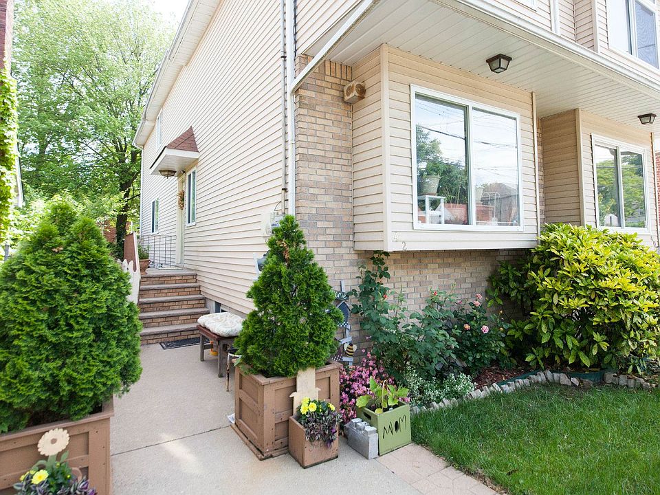 42 Buel Avenue - front of house