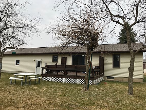 2nd image of 122 Fairway Dr