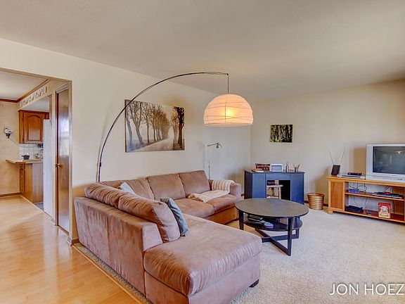 4th image of 215 Brook Lane Ave
