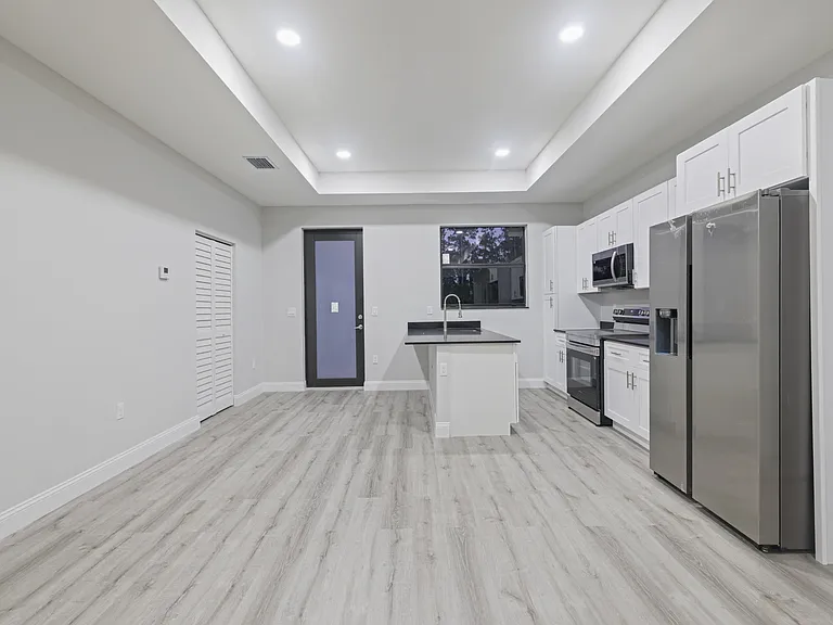 950 Alcalde St E — Photo 11