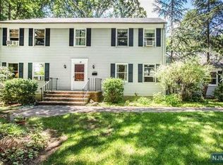 18 Grand Ave, Park Ridge, NJ 07656