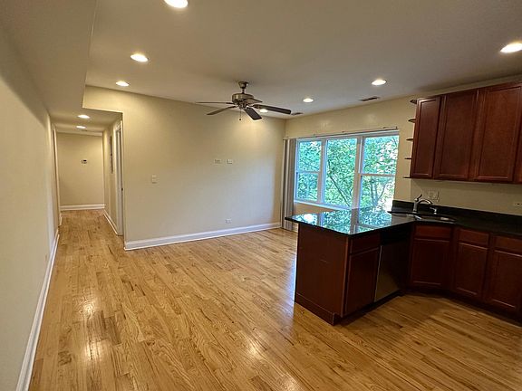 2nd image of 1937 W Granville Ave #3
