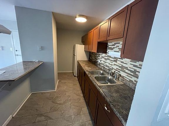 3rd image of 212 Shorewood Dr APT 2C