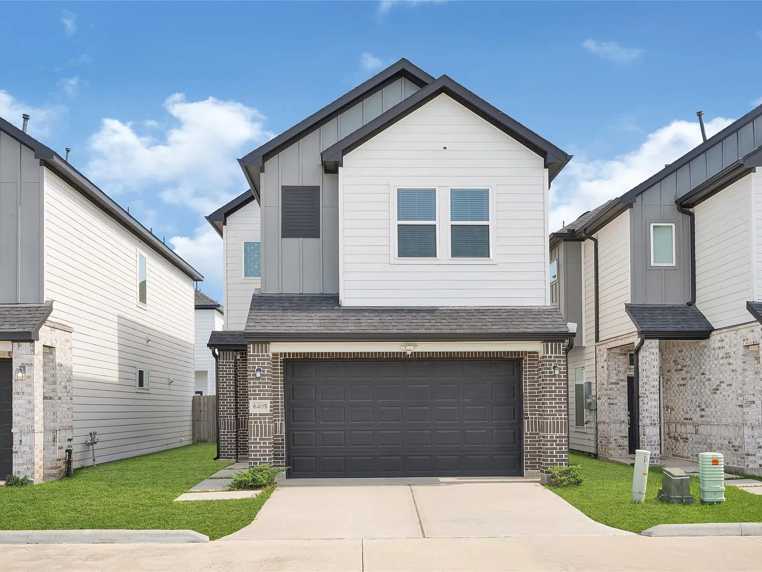 3 bed, 2.5 bath, 1580 sqft, $2,200 — Photo 2