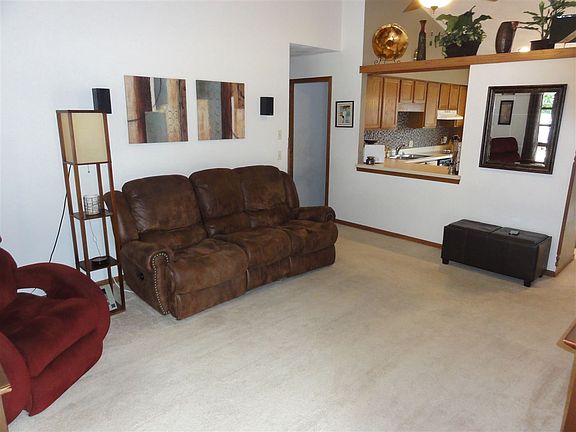 3rd image of 2119 Savanna Dr #B