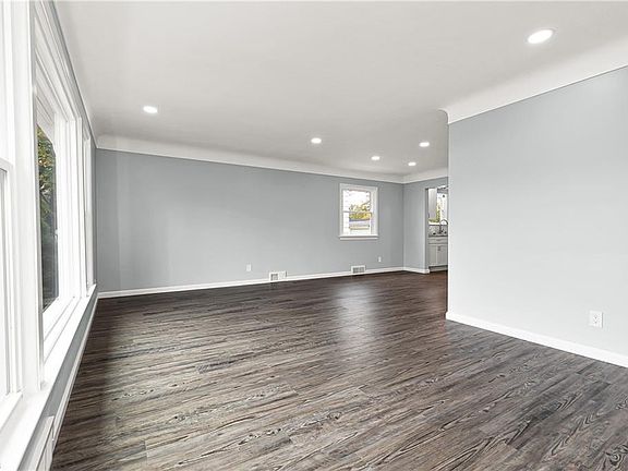 5th image of 382 High Tee St
