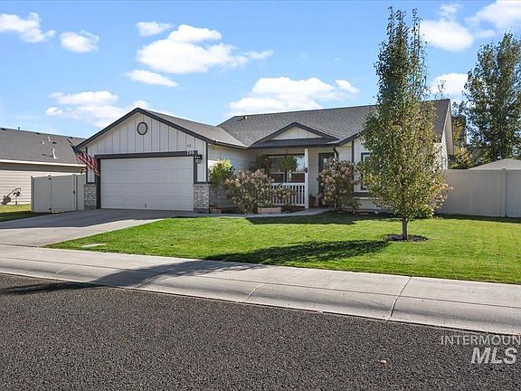 3rd image of 799 Pronghorn Dr