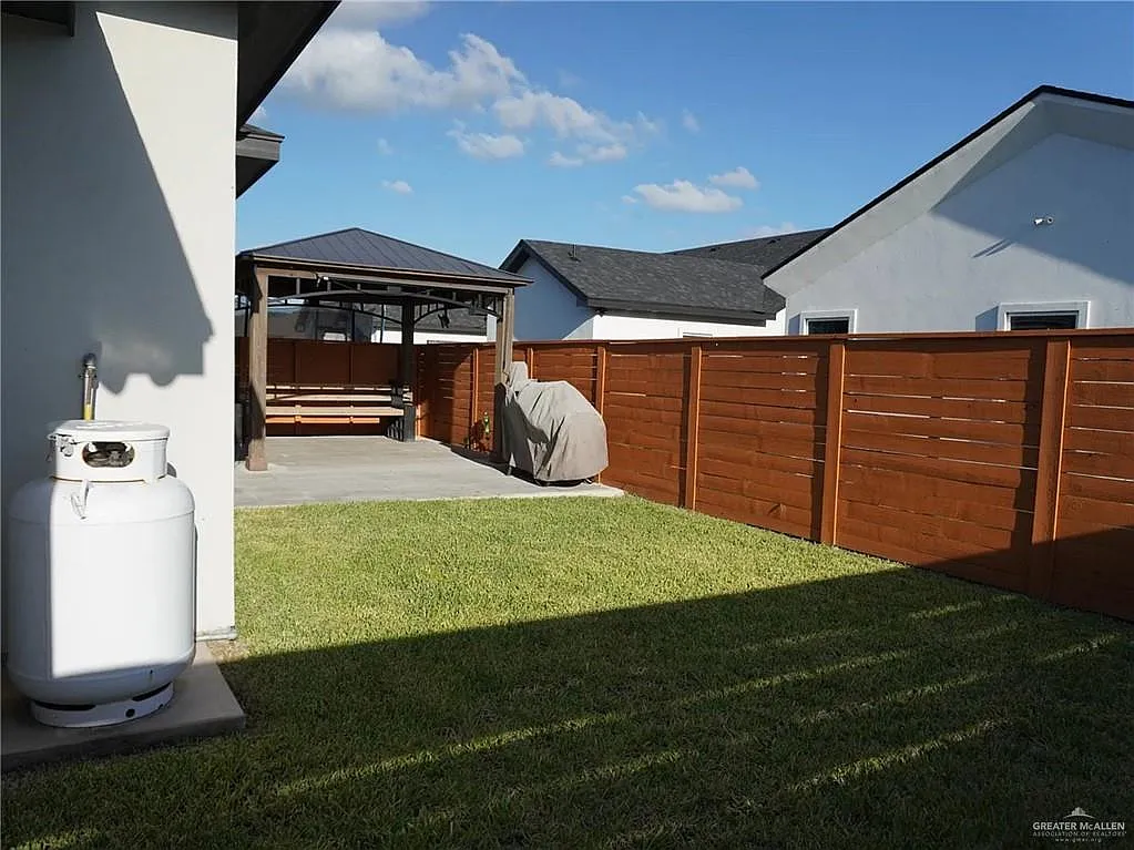 3 bed, 2.0 bath, 1536 sqft, $2,300 — Photo 3