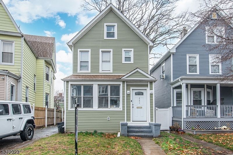 1st image of 221 N Maple Ave