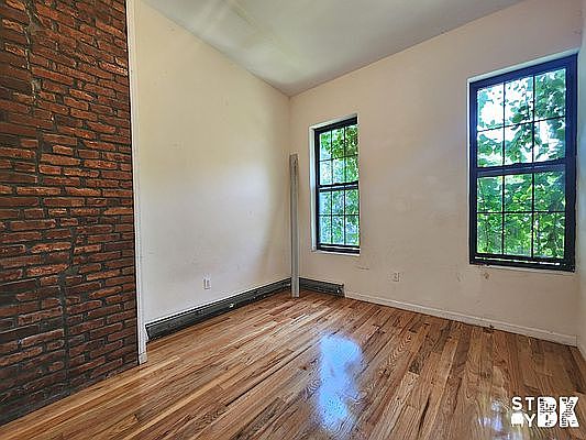 4th image of 1243 Jefferson Ave #4