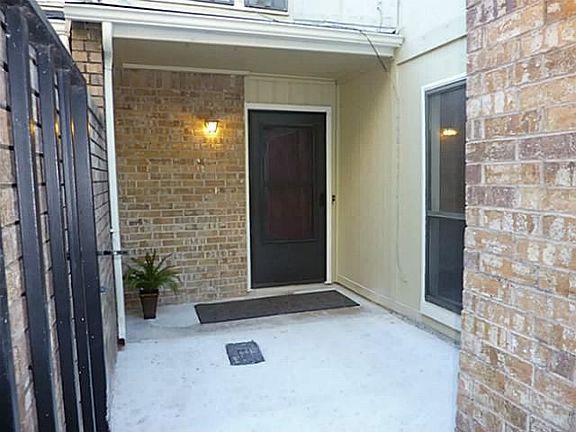 3rd image of 2702 Meadowstone Ct