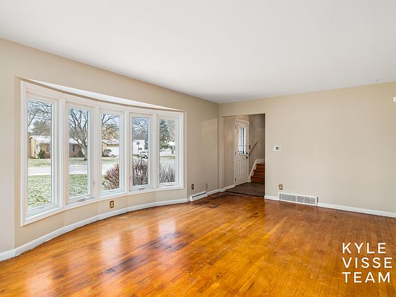 3rd image of 4455 Cloverleaf Dr SE