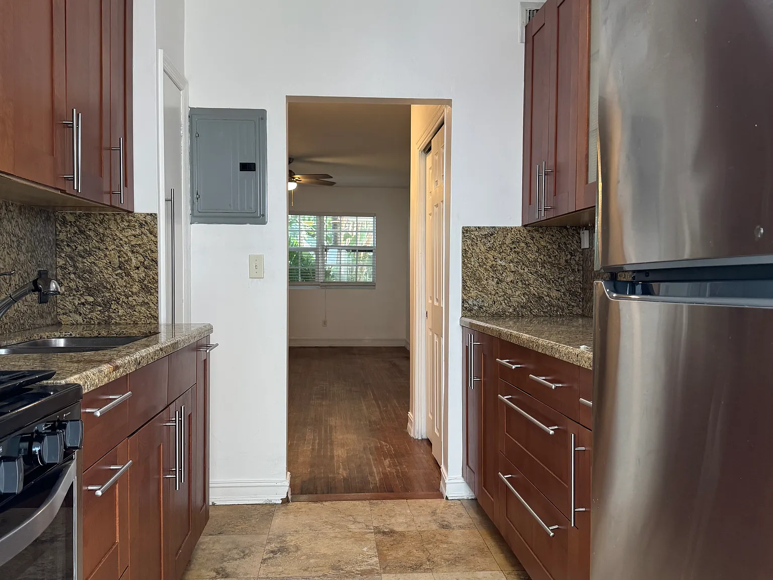 2 bed, 1050 sqft, $3,500 — Photo 4