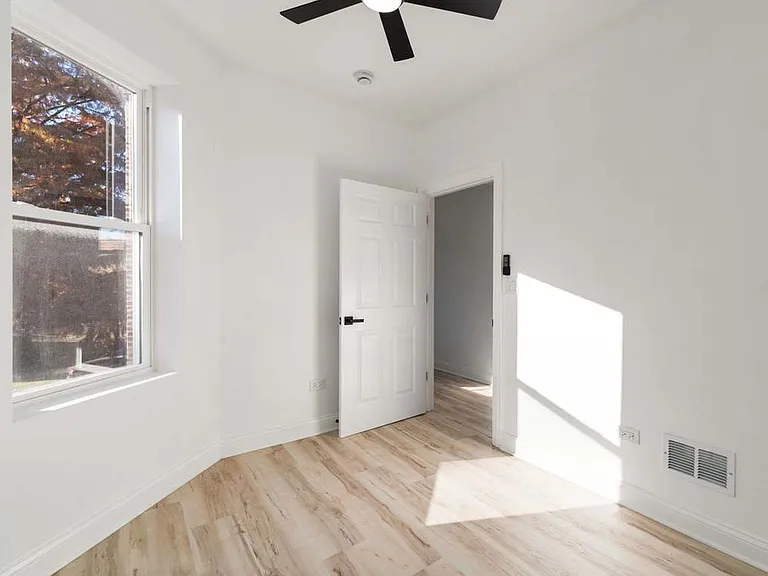 7337 S Green St #2 — Photo 10