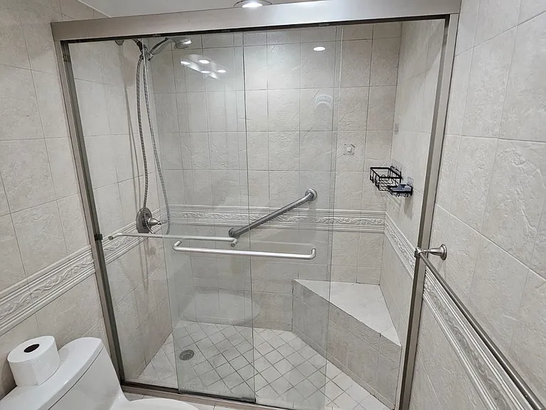 3605 Indian Creek Dr #301 — Photo 16