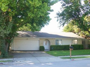 105 Stonecreek Dr, Arlington, TX 76014