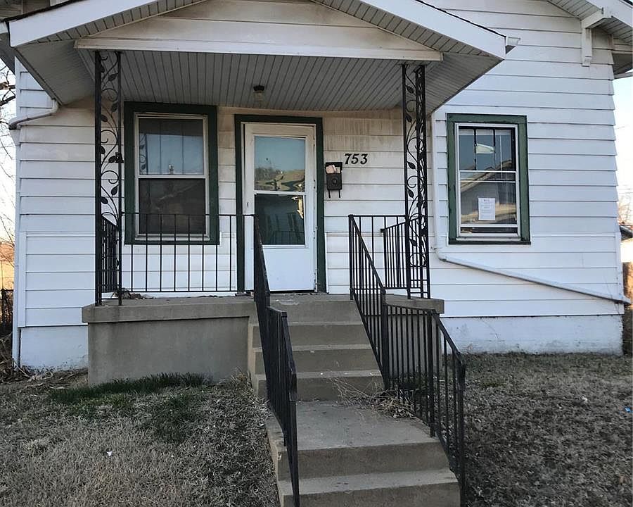 1st image of 753 Ponce Ave