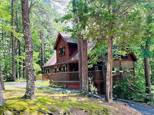 1673 S Mountain View Rd, Pigeon Forge, TN 37876