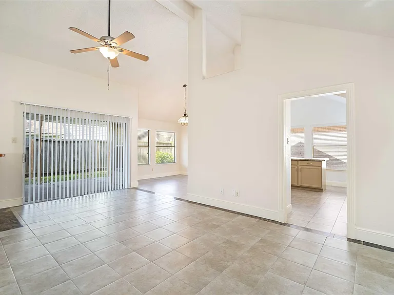 16054 Hidden Acres Dr — Photo 9