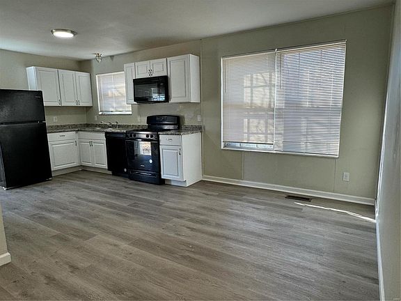 3rd image of 10317 Royal Dr